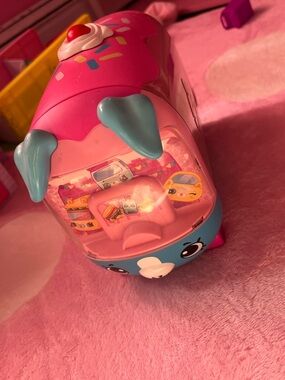 Cutie car toy van by Mose toysshopkins